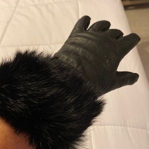 Black leather and fur gloves. Size small.